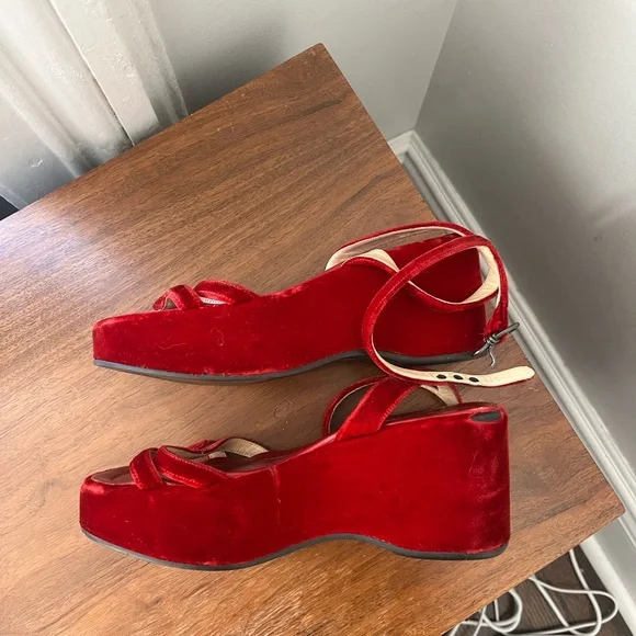 Prada SS 1997 Red Velvet Platforms - Picture 3 of 8